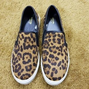 Lepard shoe in size 9.5. Brand new
